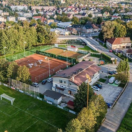 Raketa Residence, Restaurant & Hotel Prievidza Dış mekan fotoğraf