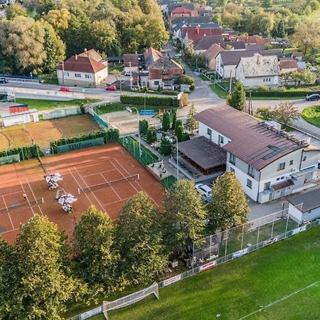 Raketa Residence, Restaurant & Hotel Prievidza Dış mekan fotoğraf