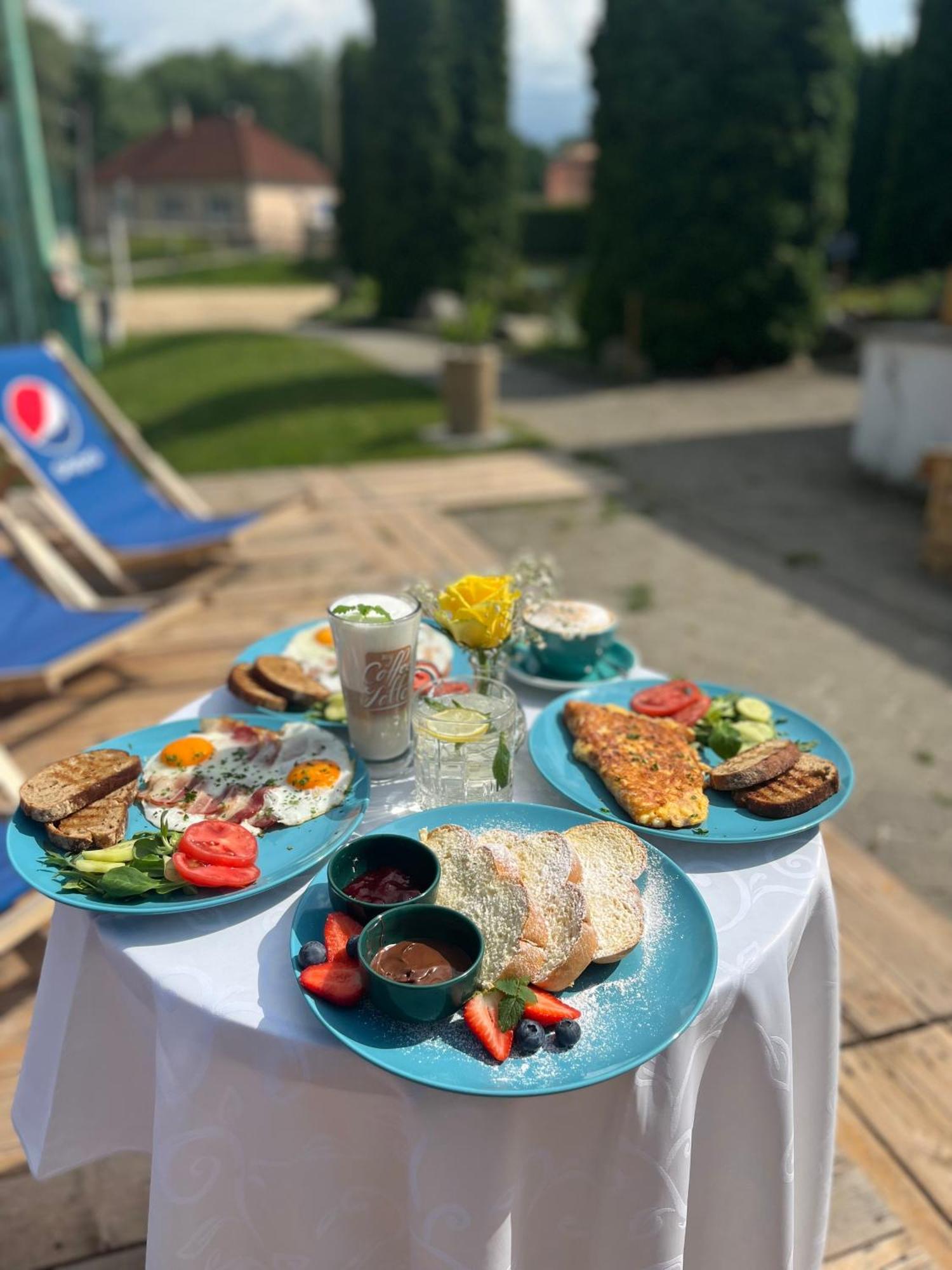 Raketa Residence, Restaurant & Hotel Prievidza Dış mekan fotoğraf