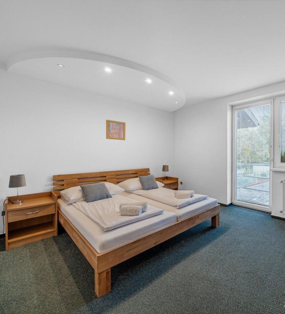 Raketa Residence, Restaurant & Hotel Prievidza Dış mekan fotoğraf