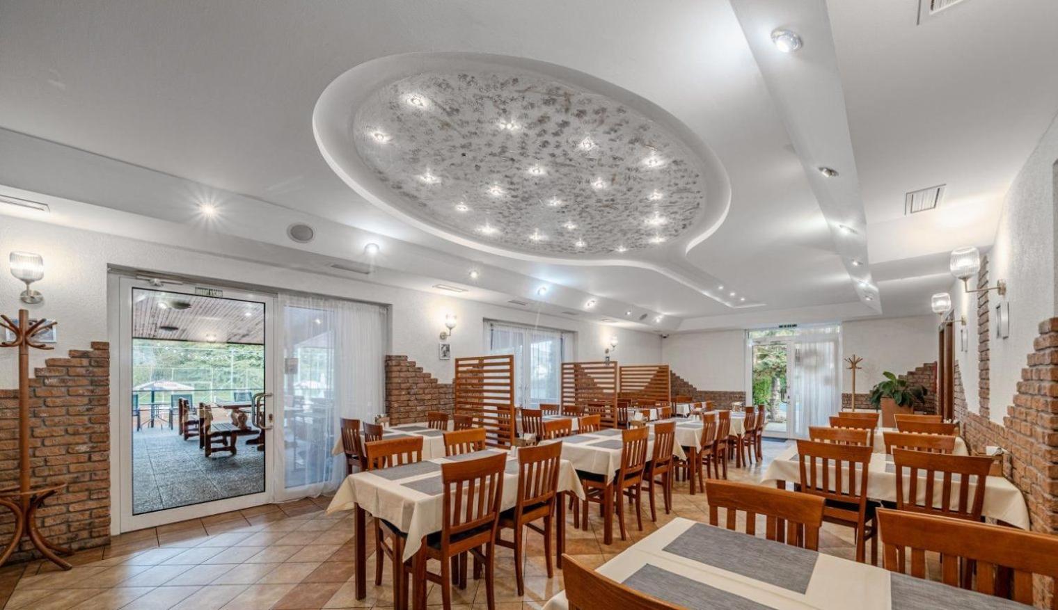 Raketa Residence, Restaurant & Hotel Prievidza Dış mekan fotoğraf