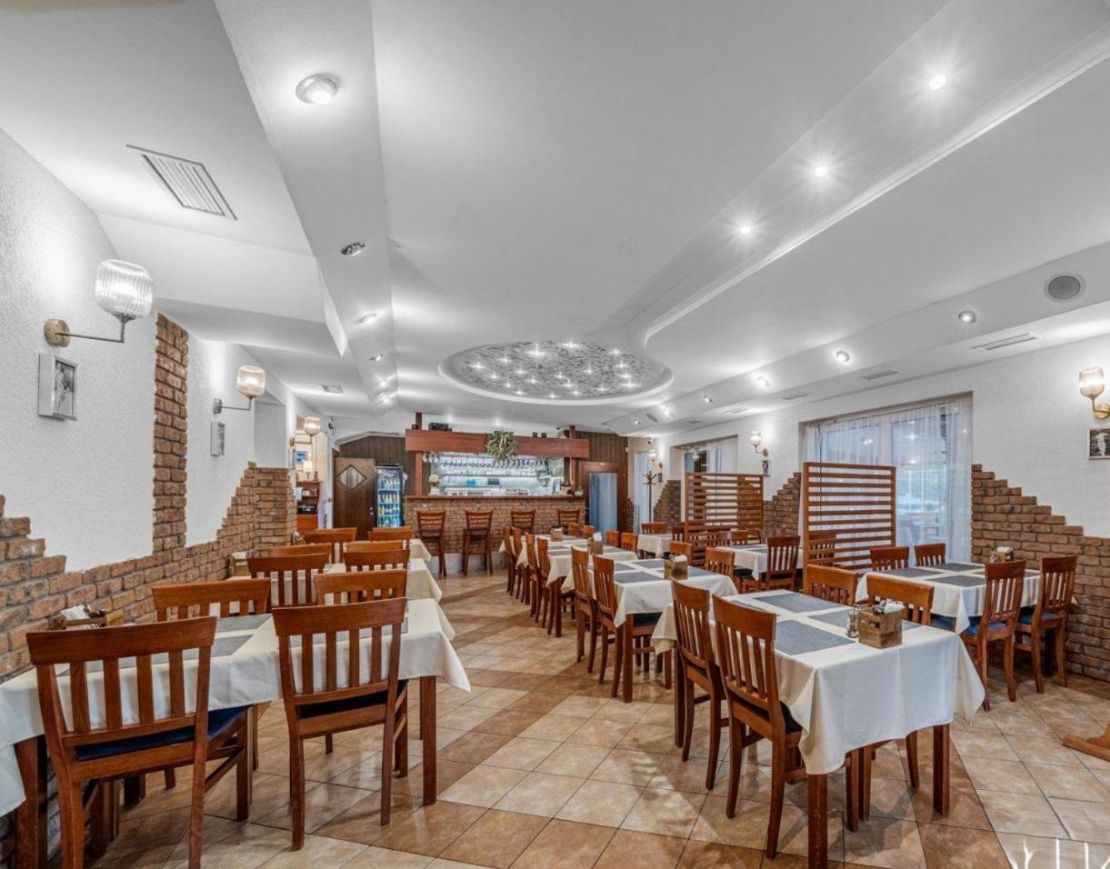 Raketa Residence, Restaurant & Hotel Prievidza Dış mekan fotoğraf