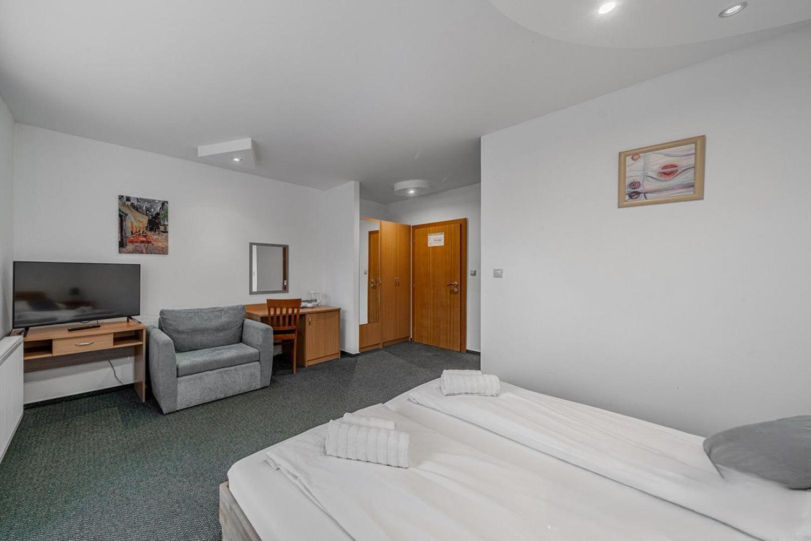 Raketa Residence, Restaurant & Hotel Prievidza Dış mekan fotoğraf