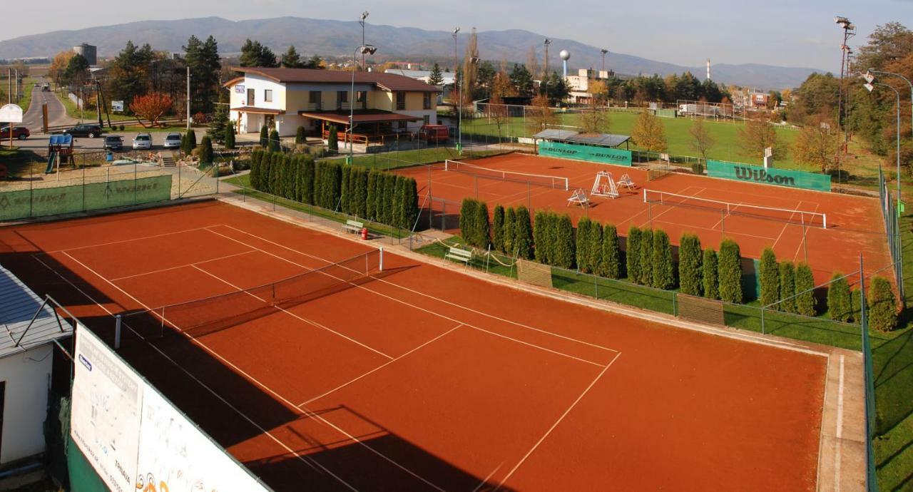 Raketa Residence, Restaurant & Hotel Prievidza Dış mekan fotoğraf